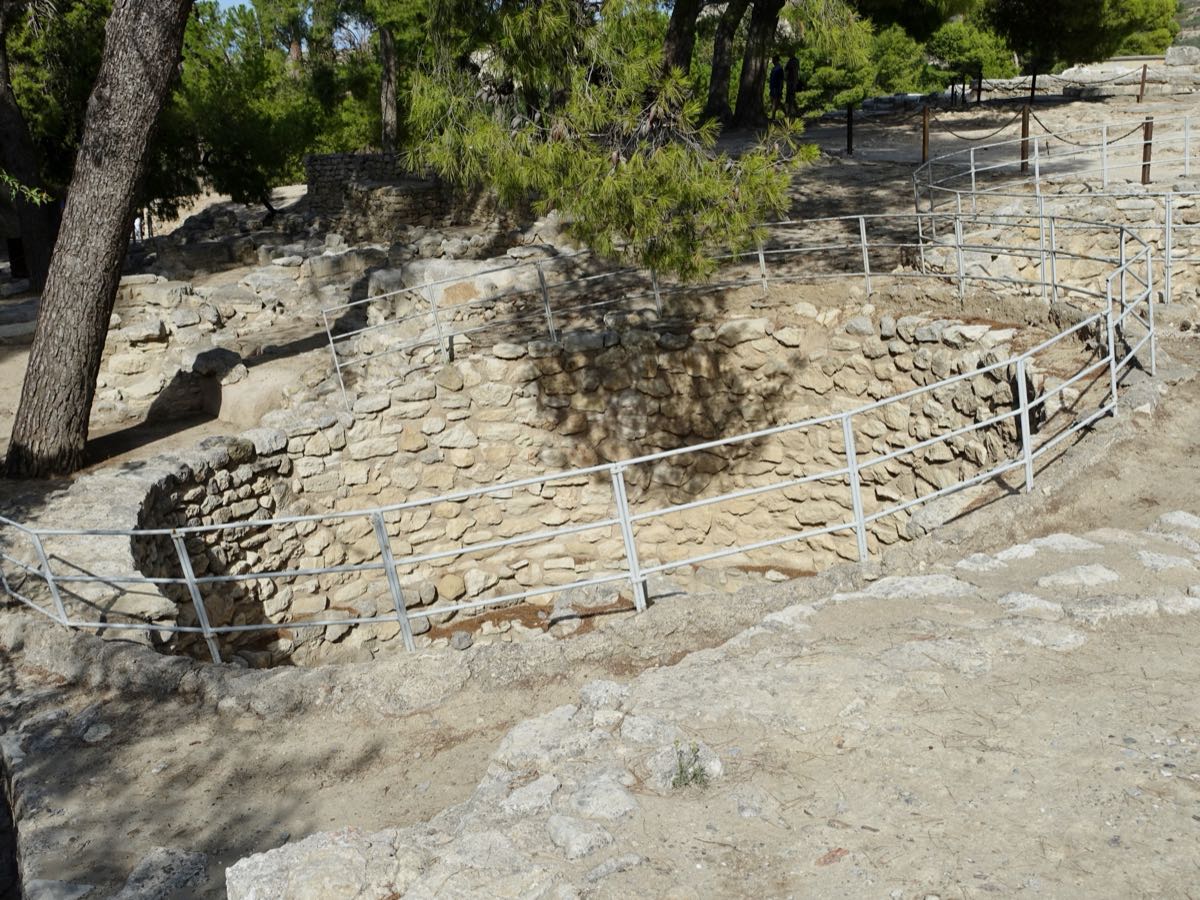 Kouloures (Old Palace Grain Silos), Knossos